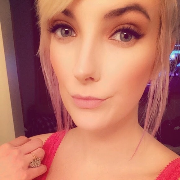 Meet your Posher, Meredith ✨ - Picture 6 of 8